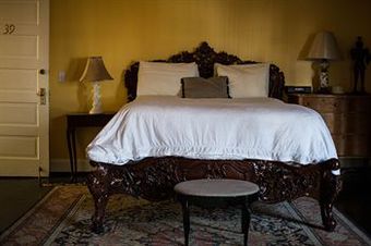 Posada Stonefort Inn