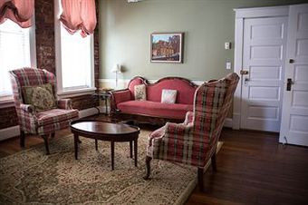 Posada Stonefort Inn