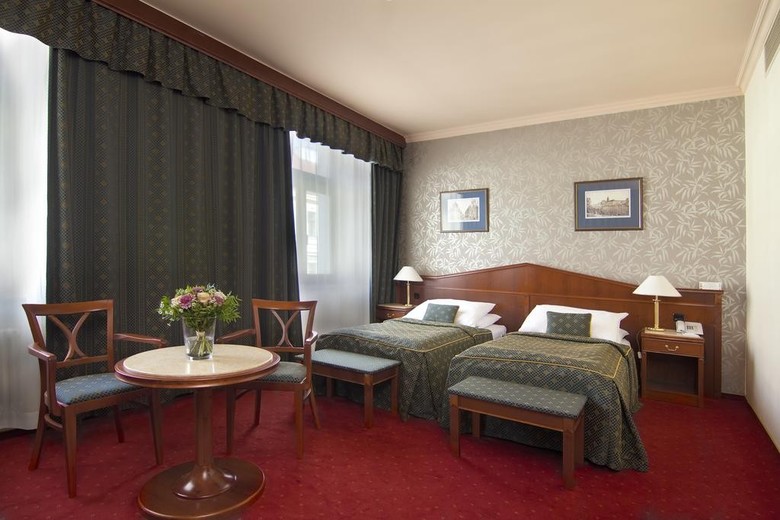 Carlton Hotel