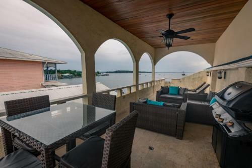 Tropical Suites Hotel