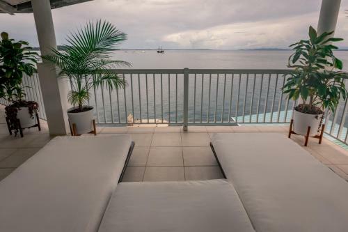 Tropical Suites Hotel
