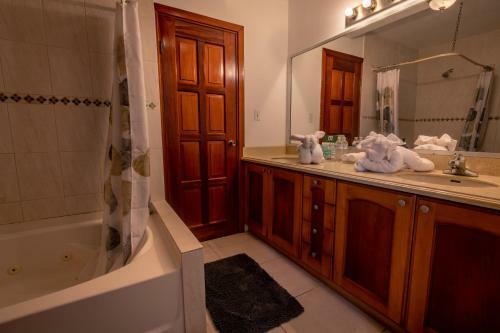 Tropical Suites Hotel