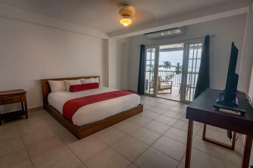Tropical Suites Hotel