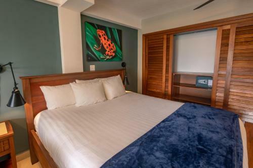 Tropical Suites Hotel