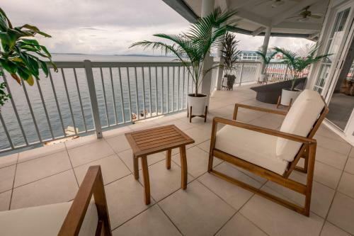 Tropical Suites Hotel