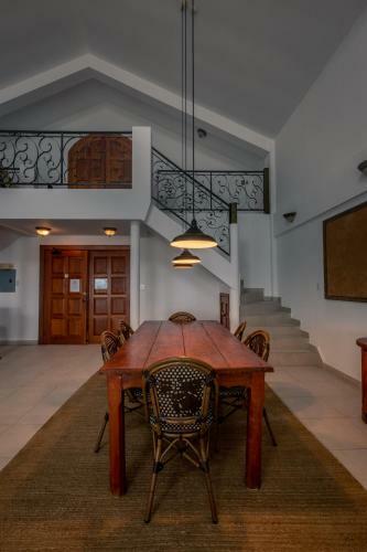 Tropical Suites Hotel