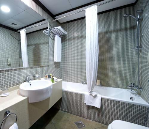 Time Oak Hotel & Suites
