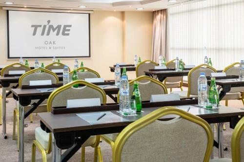 Time Oak Hotel & Suites