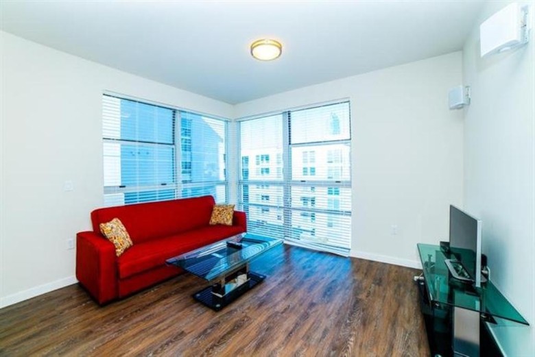 Downtown Violet Apartment