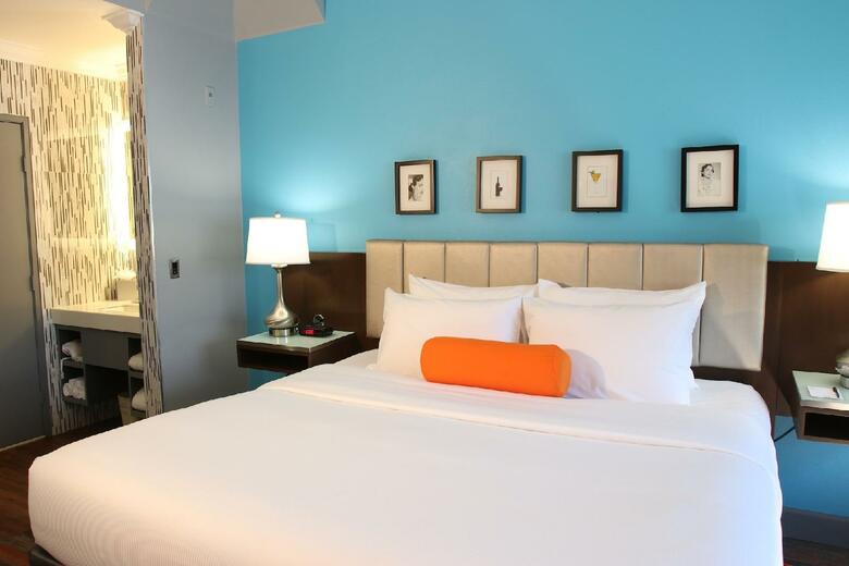 The Blvd Hotel & Suites