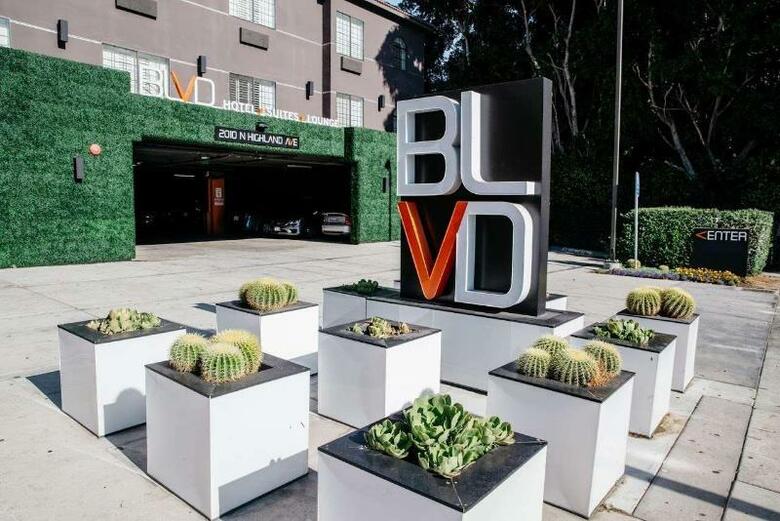 The Blvd Hotel & Suites
