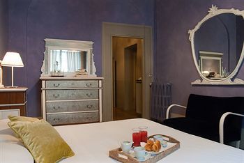 Bed & Breakfast N4u Guest House