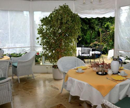 Hostal Hotel Ebnet Garni