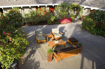 Hotel Red Cottage Inn