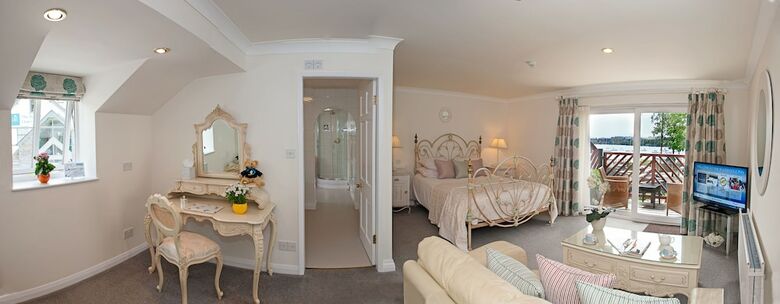 Hotel Wateredge Inn
