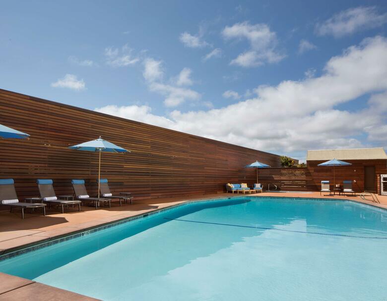 Hotel Monterey Beach Resort