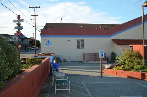 Hi - Monterey Hostel