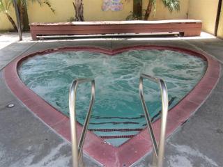 Colonial Pool & Spa Motel