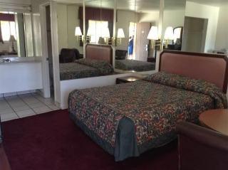Colonial Pool & Spa Motel