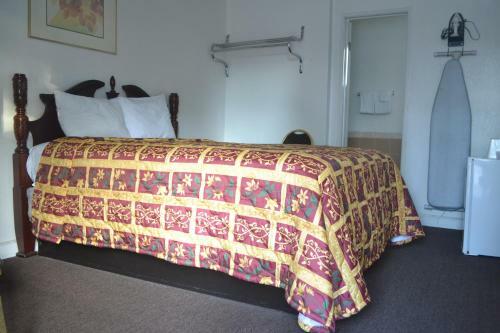 Searle Motel