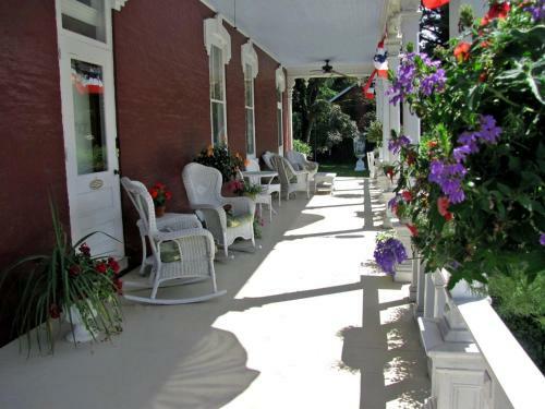 Lovelace Manor Bed And Breakfast