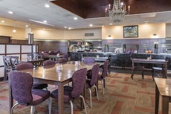 Hotel Hawthorne Inn & Conference Center