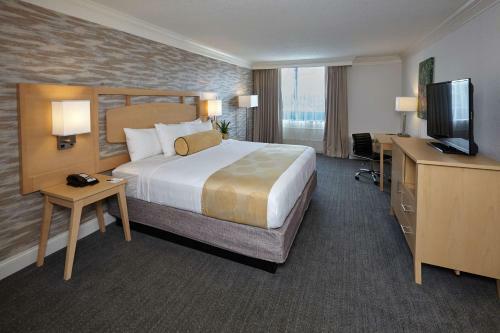 Ramada Plaza Hotel
