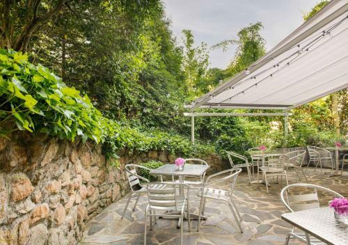 Hotel Oakhurst Inn