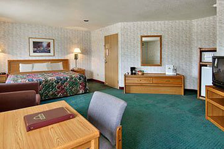 Yellowstone West Gate Hotel