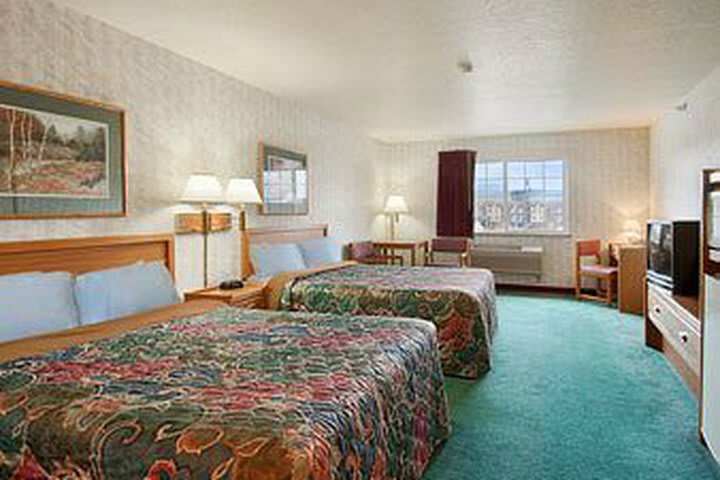 Yellowstone West Gate Hotel