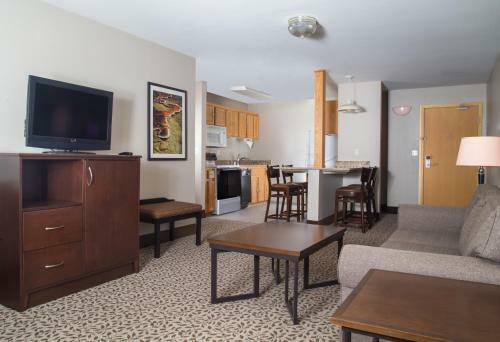 Hotel Gray Wolf Inn & Suites