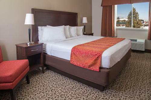Hotel Gray Wolf Inn & Suites
