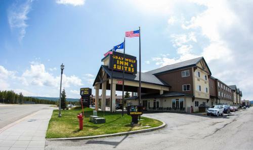 Hotel Gray Wolf Inn & Suites