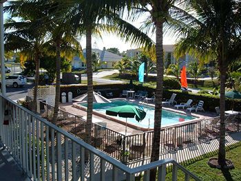 Hotel Hideaway Waterfront Resort