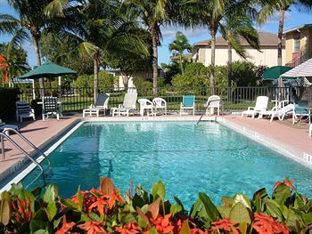 Hotel Hideaway Waterfront Resort