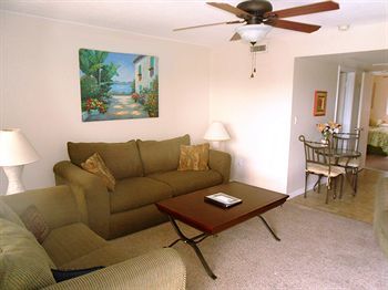 Hotel Hideaway Waterfront Resort