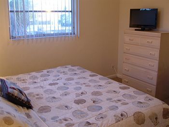 Hotel Hideaway Waterfront Resort