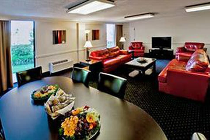 Wyndham Riverfront Hotel