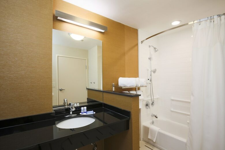 Hotel Fairfield Inn & Suites By Marriott Rogers