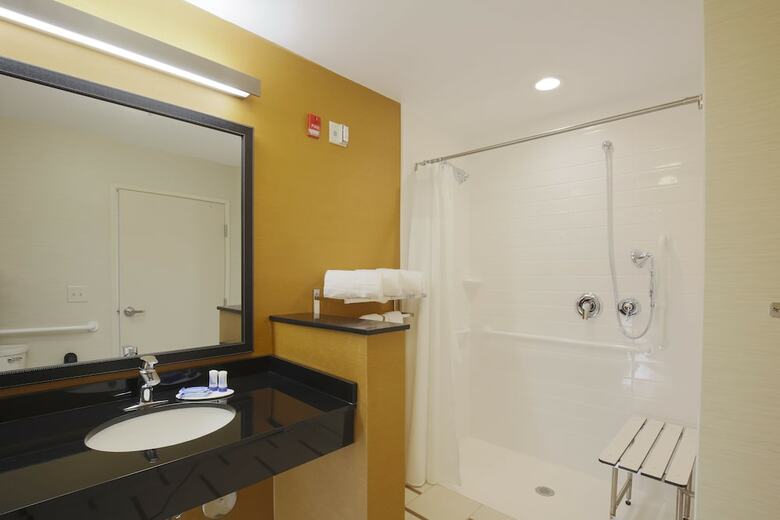 Hotel Fairfield Inn & Suites By Marriott Rogers