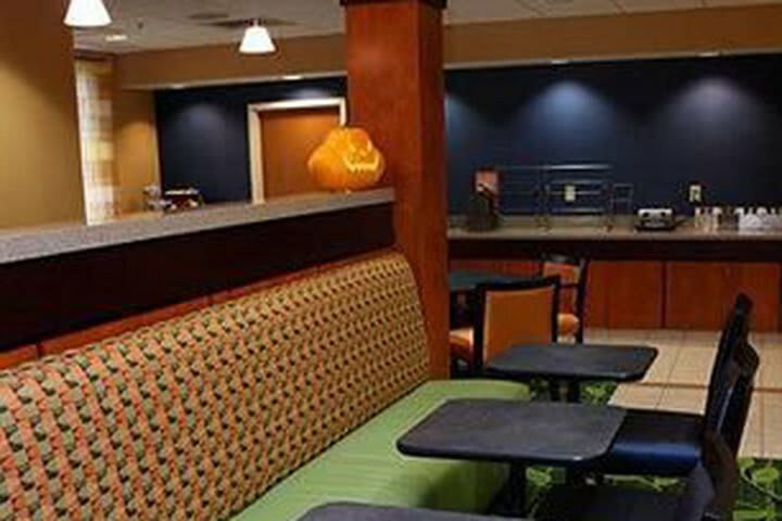 Hotel Fairfield Inn & Suites By Marriott Rogers