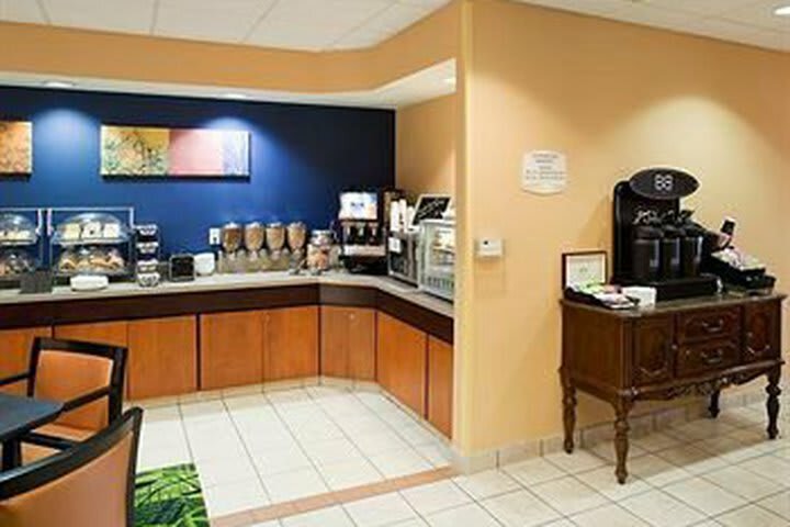 Hotel Fairfield Inn & Suites By Marriott Rogers