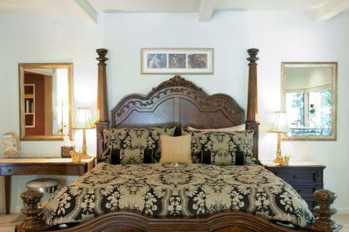 Bed & Breakfast Foothill House
