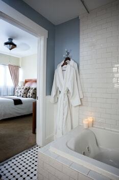 Bed & Breakfast Craftsman Inn