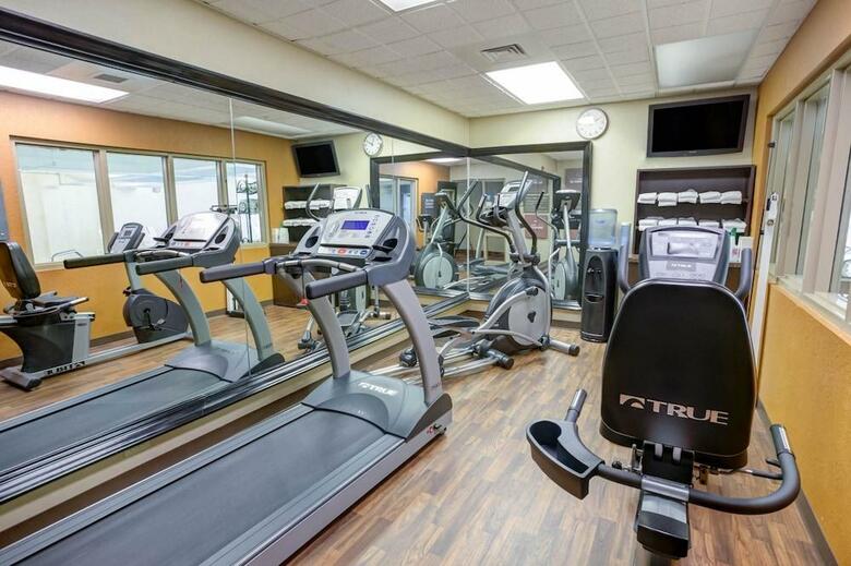 Hotel Comfort Suites - Concord Airport
