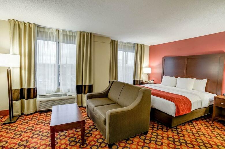 Hotel Comfort Suites - Concord Airport