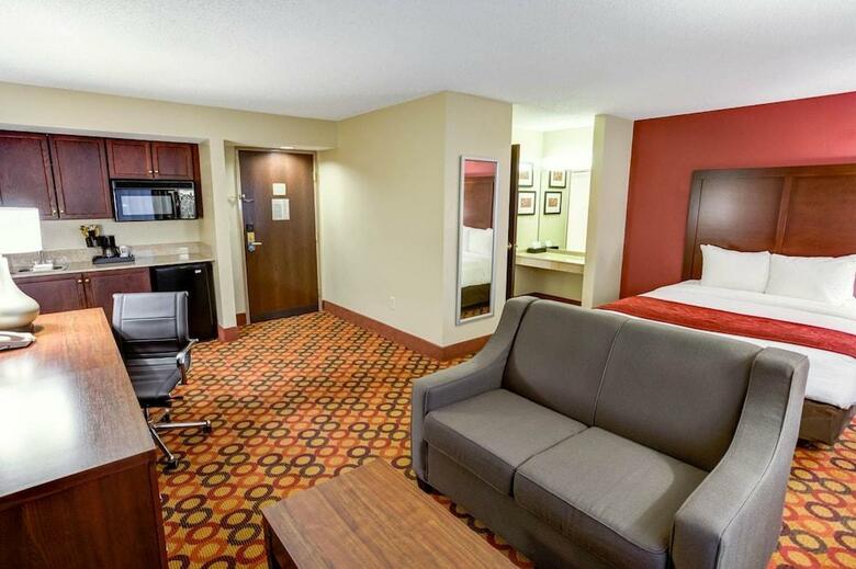Hotel Comfort Suites - Concord Airport