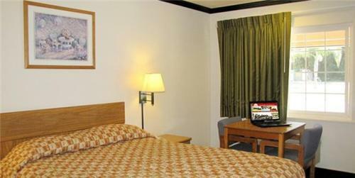 Town House Motel
