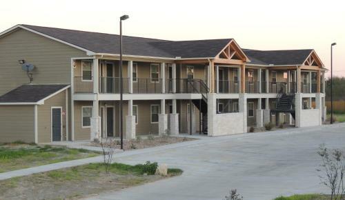 Hotel Eagles Den Suites At Cotulla