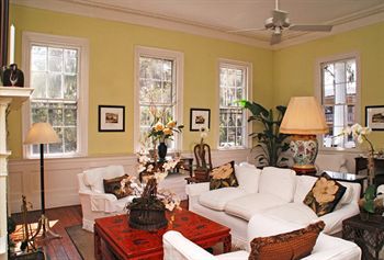 Bed & Breakfast Rhett House